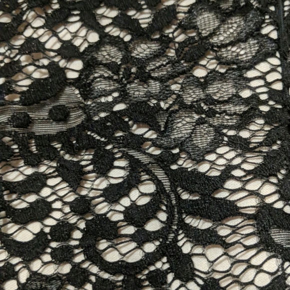 Beautiful lace dress - Picture 4 of 8